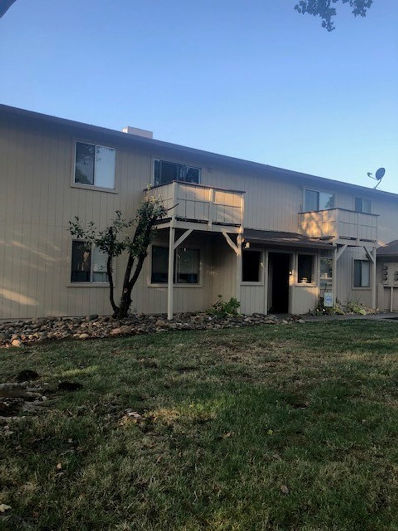 Redding Apartment: 1740 & 1758 Bramble Place