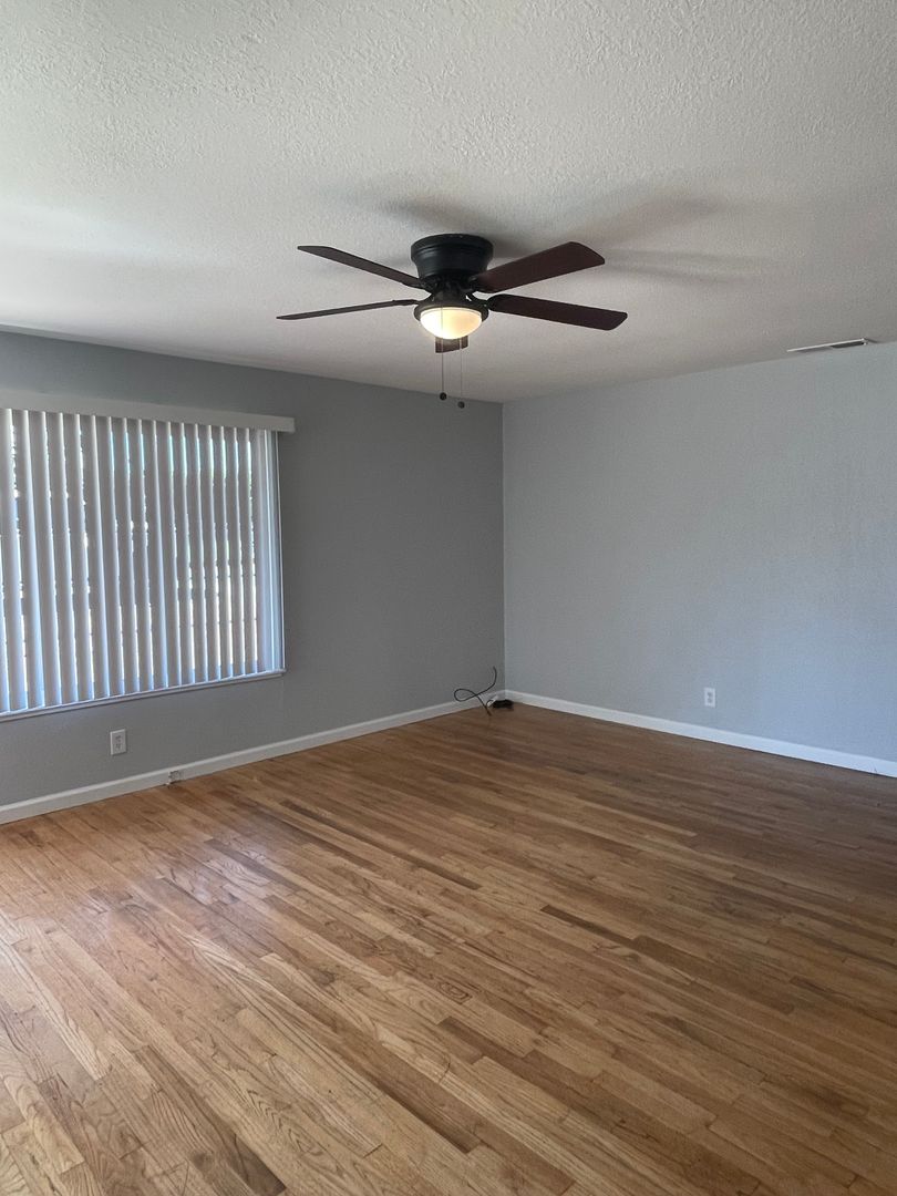 Shasta Lake House: 1129 Eugene Ave