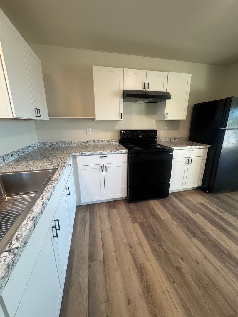 Redding Apartment: 140 Masonic Ave