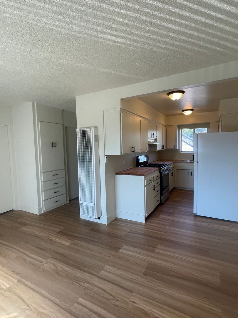 Redding Apartment: 1090 N. Court Street
