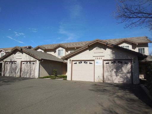 2 Bedroom 2.5 Bath In The Desirable Burton Townhomes Area – photo 1