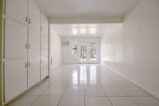 1 BED/1 Bath Downstairs Unit Pet Friendly – photo 1