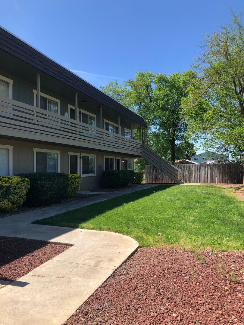Anderson Apartment: 1920 Hayes Street