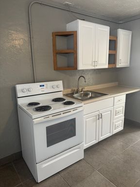 Studio Apartment On Market Street In Redding – photo 1
