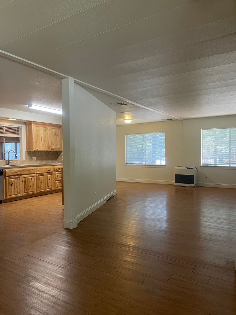 Shingletown House: 7083 Shasta Forest Drive