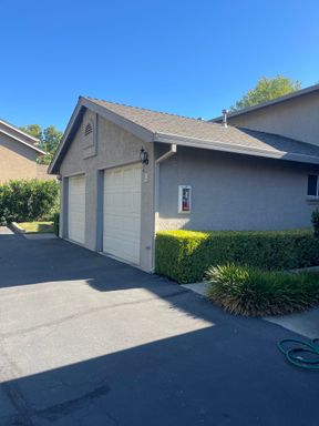 TOWNHOME 2 BED 1.5 BATH IN CENTRAL LOCATION OF REDDING – photo 1