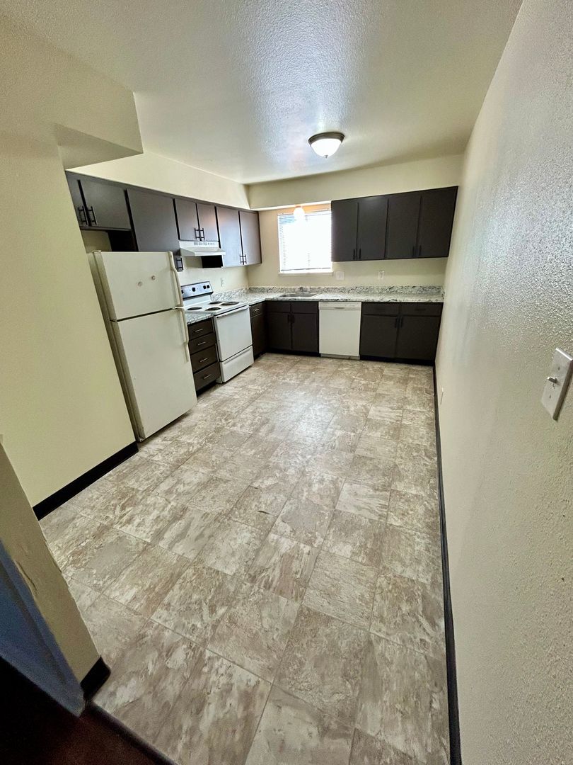 Redding Apartment: 1295 Downard Lane