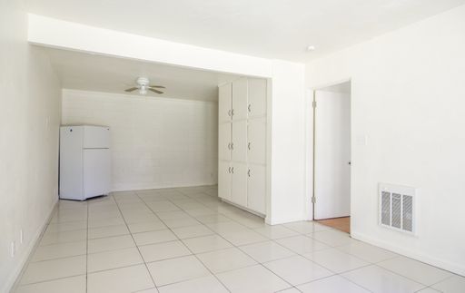 GROUND FLOOR 1 BED/1 BATH PET FRIENDLY UNIT!