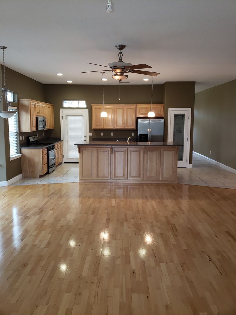 Cottonwood House: 22351 Edgewater Drive