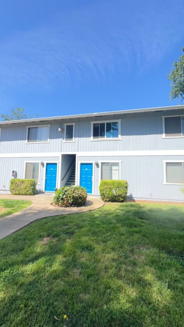 Redding Apartment: 1118 & 1120 Layton Road