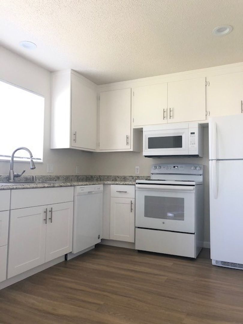 Redding Apartment: 1050, 1070, 1090 Continental Street
