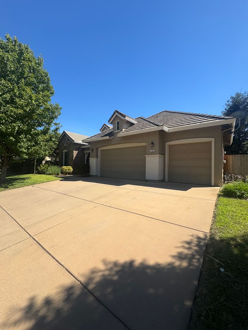 Redding House: 709 Woodacre Dr