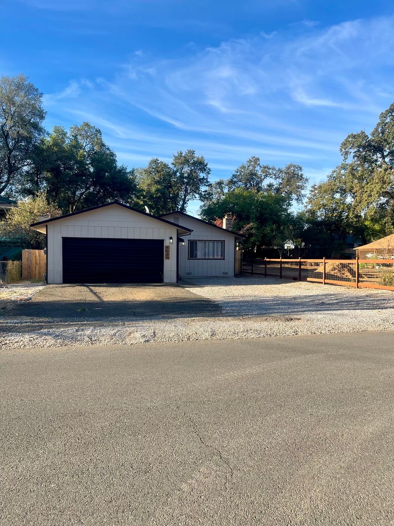 Shasta Lake House: 4626 Red Bluff Street
