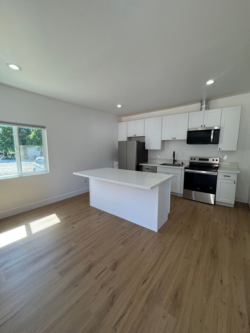 Red Bluff Apartment: 240 White Road