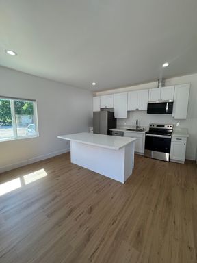 NEWLY REMODELED 2/1 DUPLEX IN REDBLUFF, CA