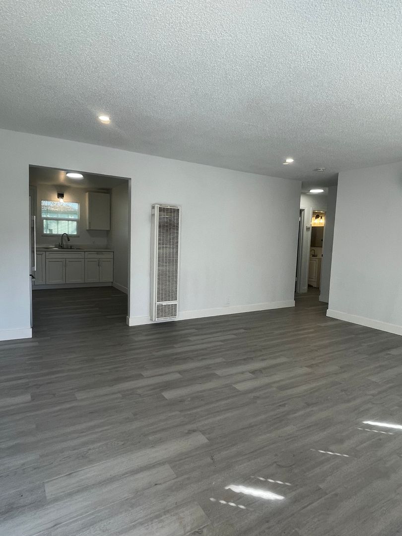 Anderson Apartment: 3200 Franklin Street