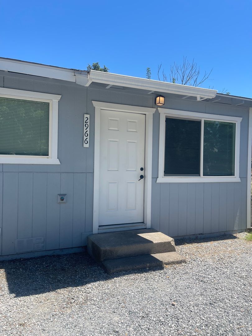 Redding Apartment: 2964 and 2966 Lanning Ave