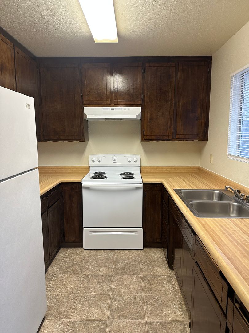 Redding Apartment: 1118 & 1120 Layton Road