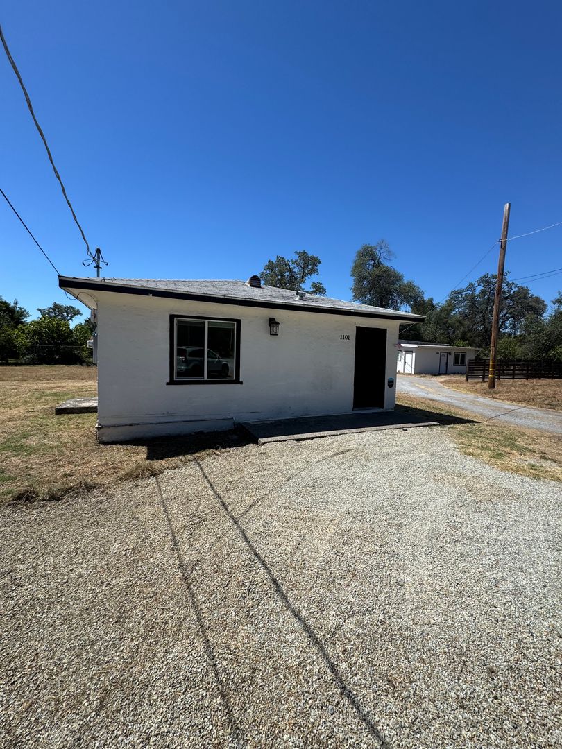 Redding House: 1101 Hawthorne Ave