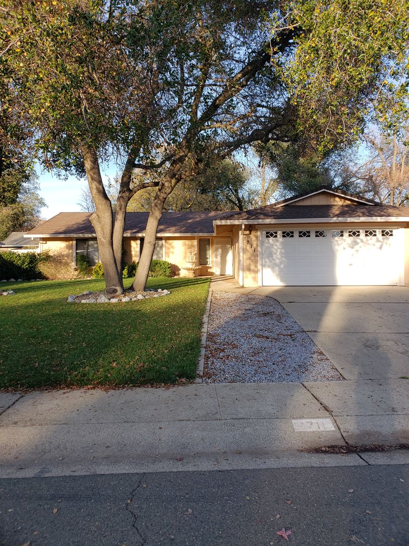Redding House: 1711 Soda Springs Circle