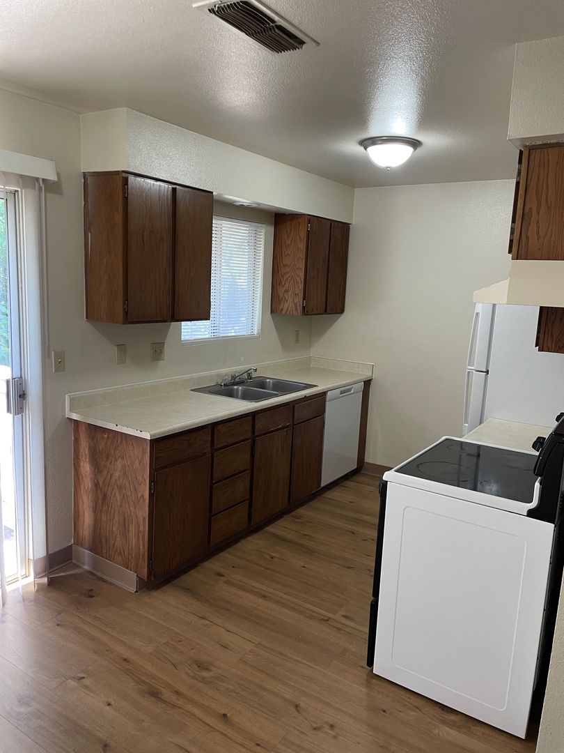 Redding Apartment: 1772 Bramble Place