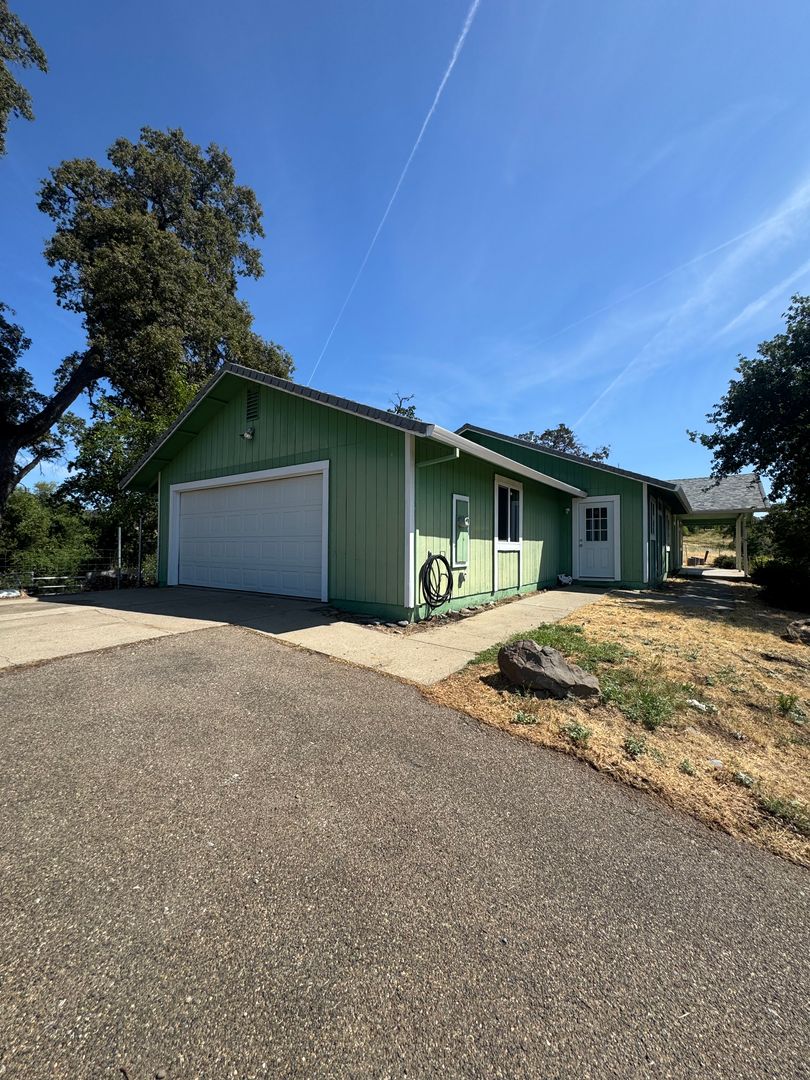 Millville House: 26837 Whitmore Road