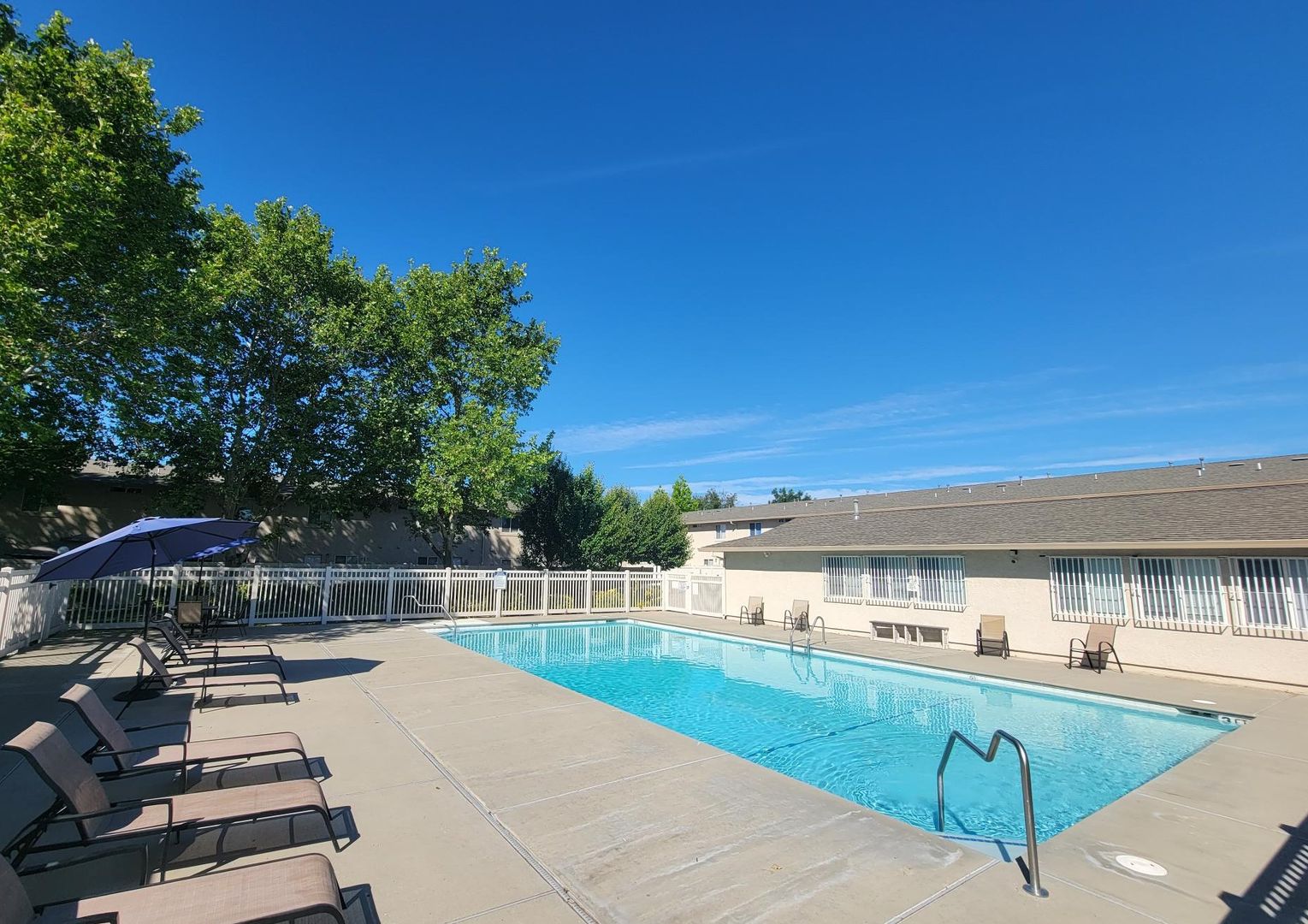 Anderson Apartment: 2600 Shady Ln