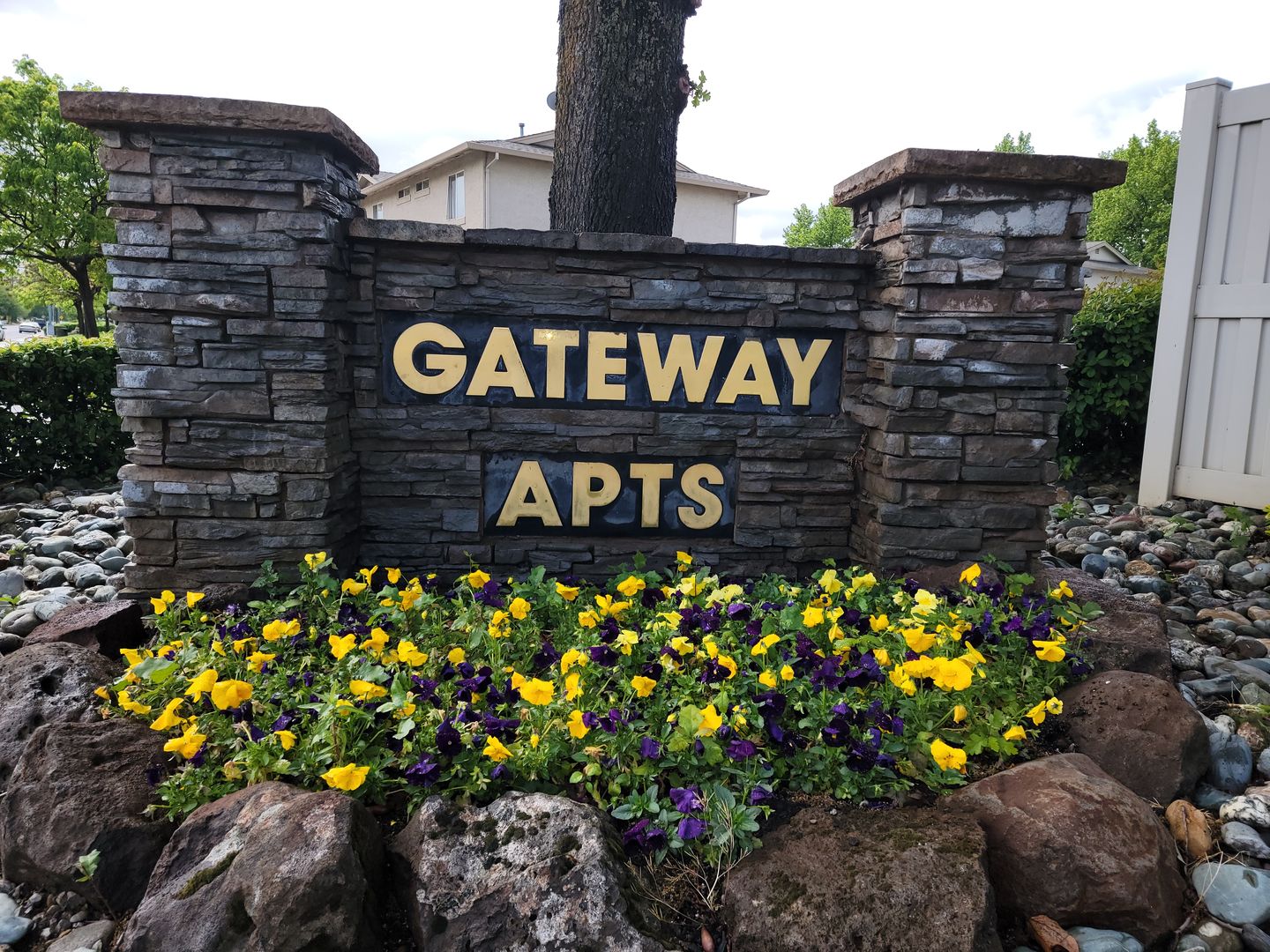 Anderson Apartment: 2600 Shady Ln