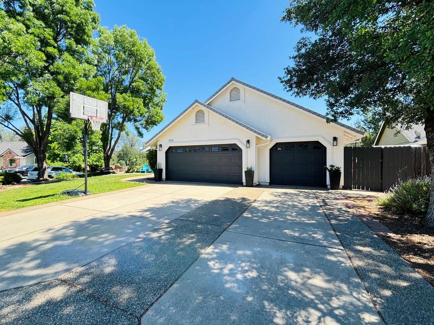 Redding House: 555 Reddington Drive