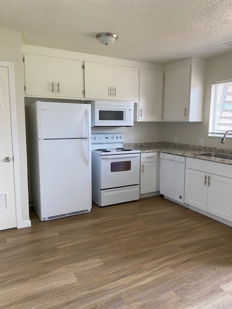 Redding Apartment: 1050, 1070, 1090 Continental Street