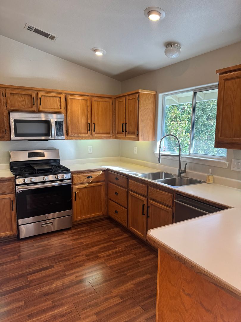 Redding House: 809 Fountain Circle