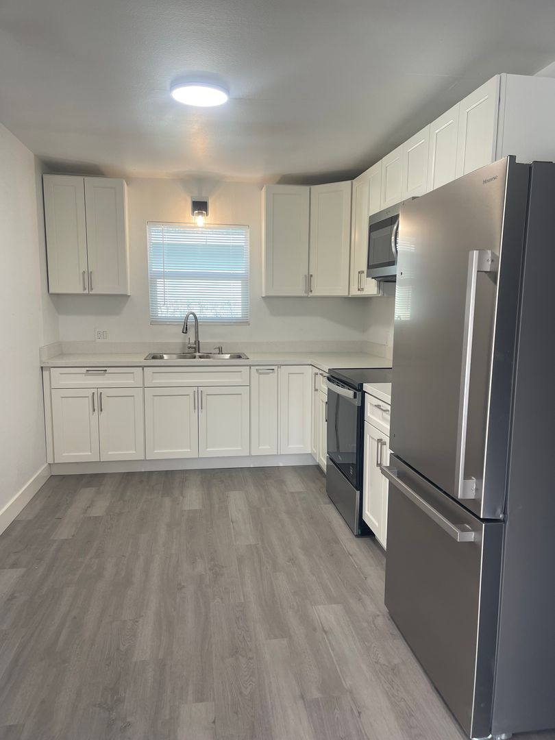 Anderson Apartment: 3200 Franklin Street