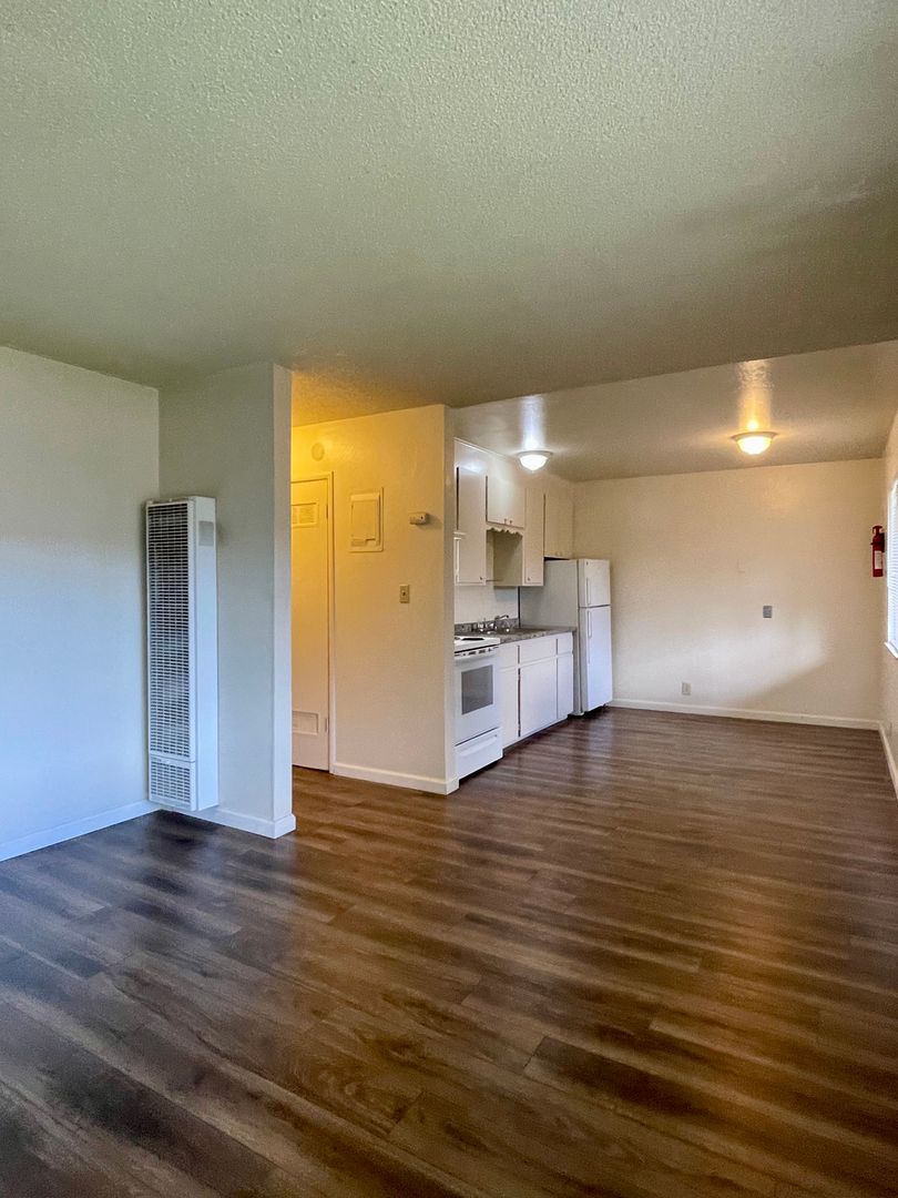 Anderson Apartment: 1900 Mill Street