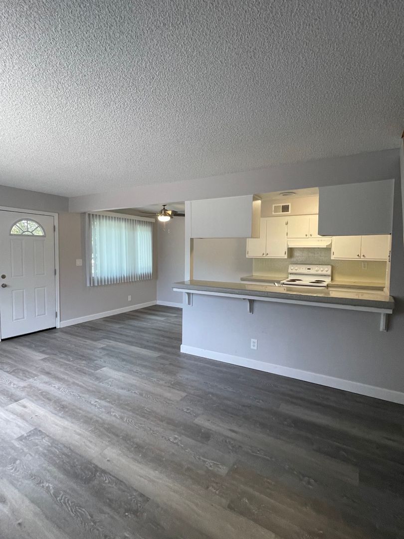 Redding Apartment: 3260, 3276, 3306 Alexander Drive