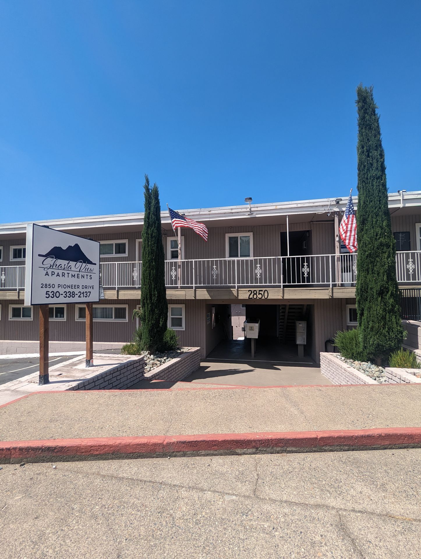 Redding Apartment: 2850 Pioneer Dr