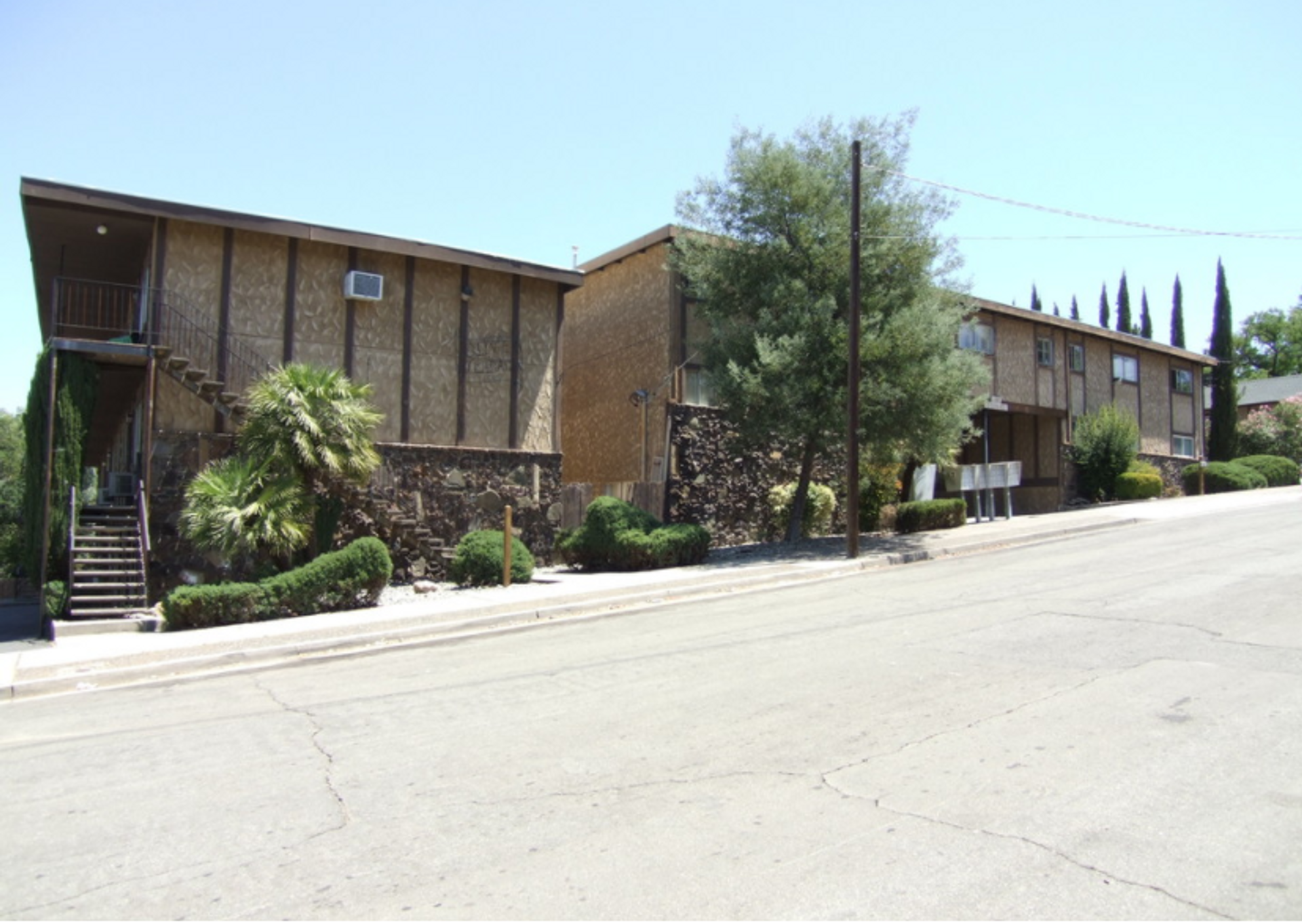 Redding Apartment: 1575 Olive Ave  - 20