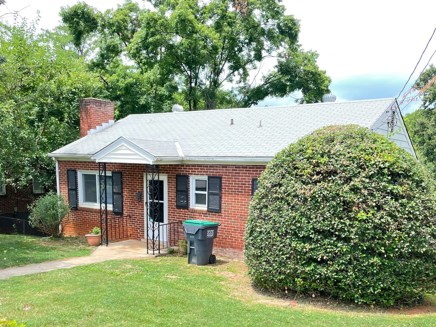 Charlottesville House: 1009 St Charles Ave