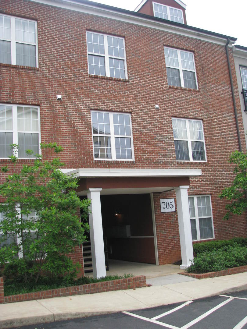 Charlottesville House: 705 Walker Sq Apt #2B