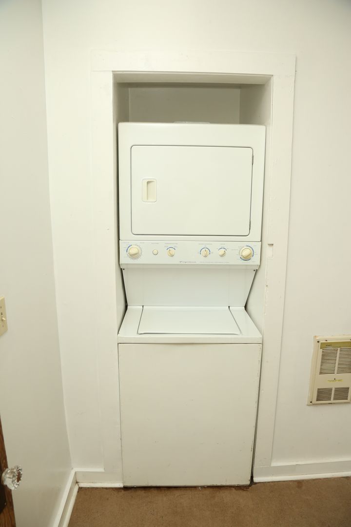 Earlysville House: 124 Buck Mountain Rd