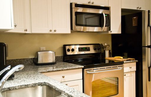 3 Bedroom Townhouse at the Woodlands - END UNIT * only $500 deposit - End Unit- 1 month free – photo 1