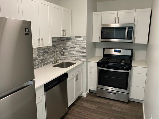 Tomlinson Court Apartments - Brand New Renovated One Bedroom – photo 1