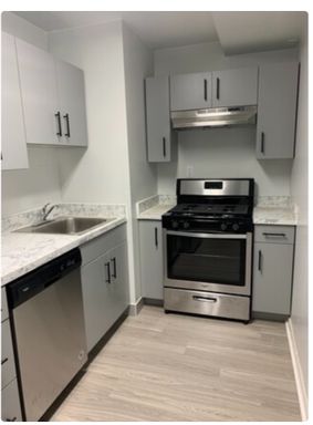 Tomlinson Court Apartments – photo 1