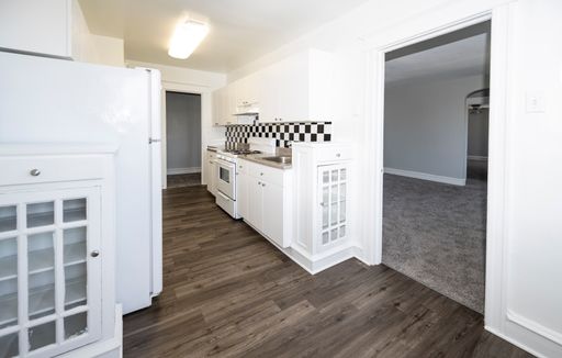 Beautiful sunlit apartments in Mt Airy! – photo 1