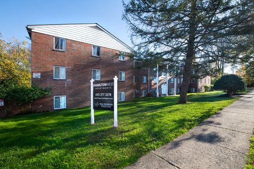 Spacious and Fully Renovated Studio Apartment - w/ large closet space + full kitchen!!