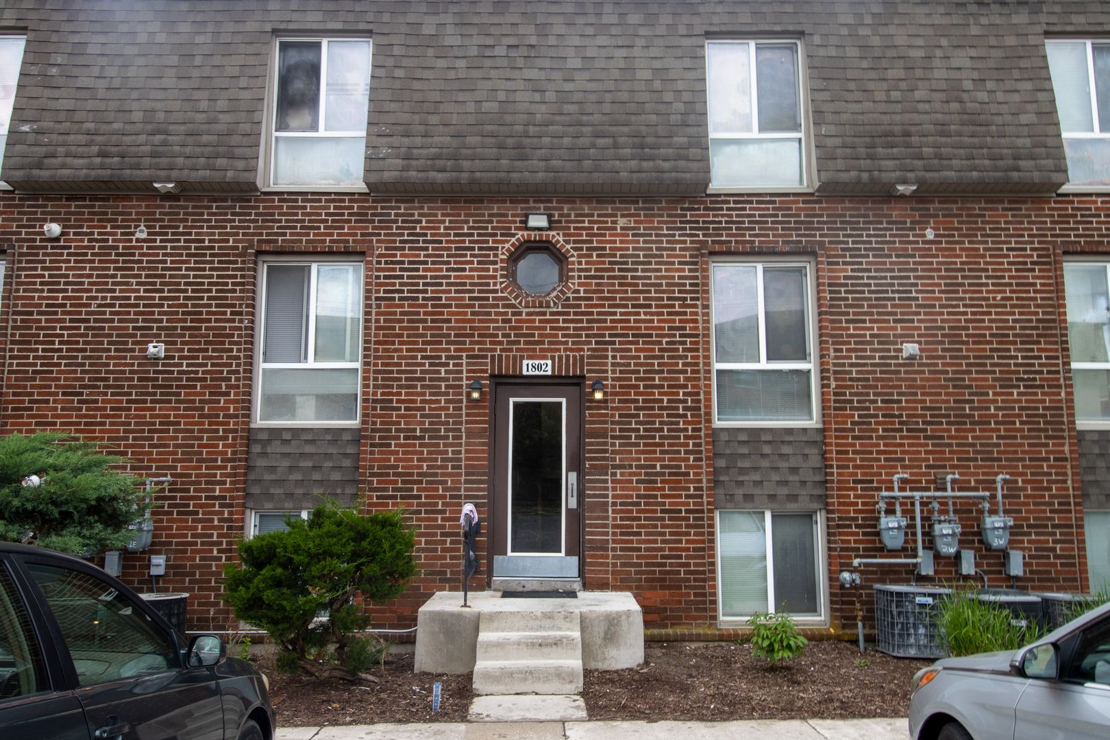 Columbia Apartment: 1800-1816 East Broadway