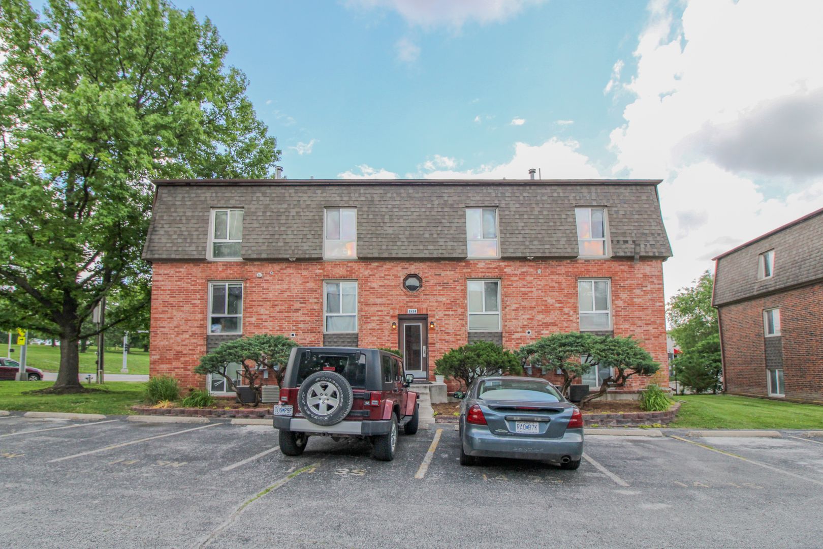 Columbia Apartment: 1800-1816 East Broadway