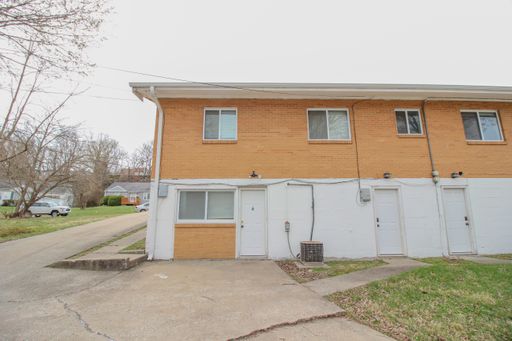 Easy-care unit available for rent – photo 1