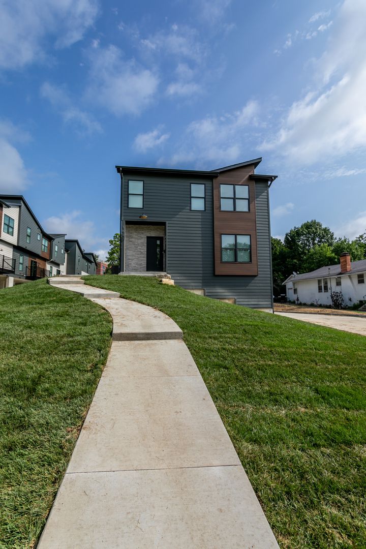 Columbia Apartment: 1611 University Ave