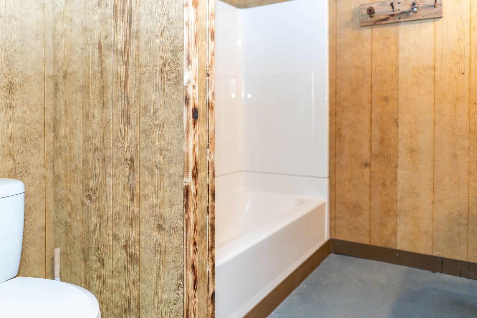 Columbia House: 606 Paris Ct