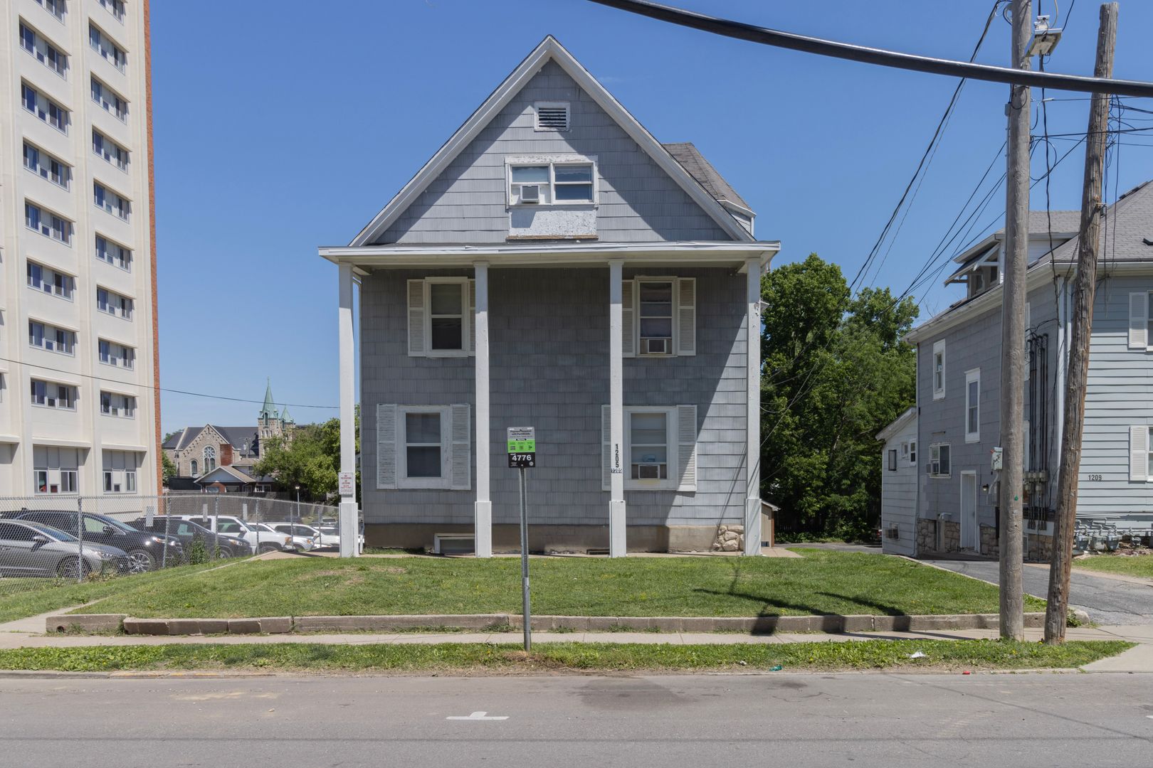 Columbia Apartment: 1205 Paquin St